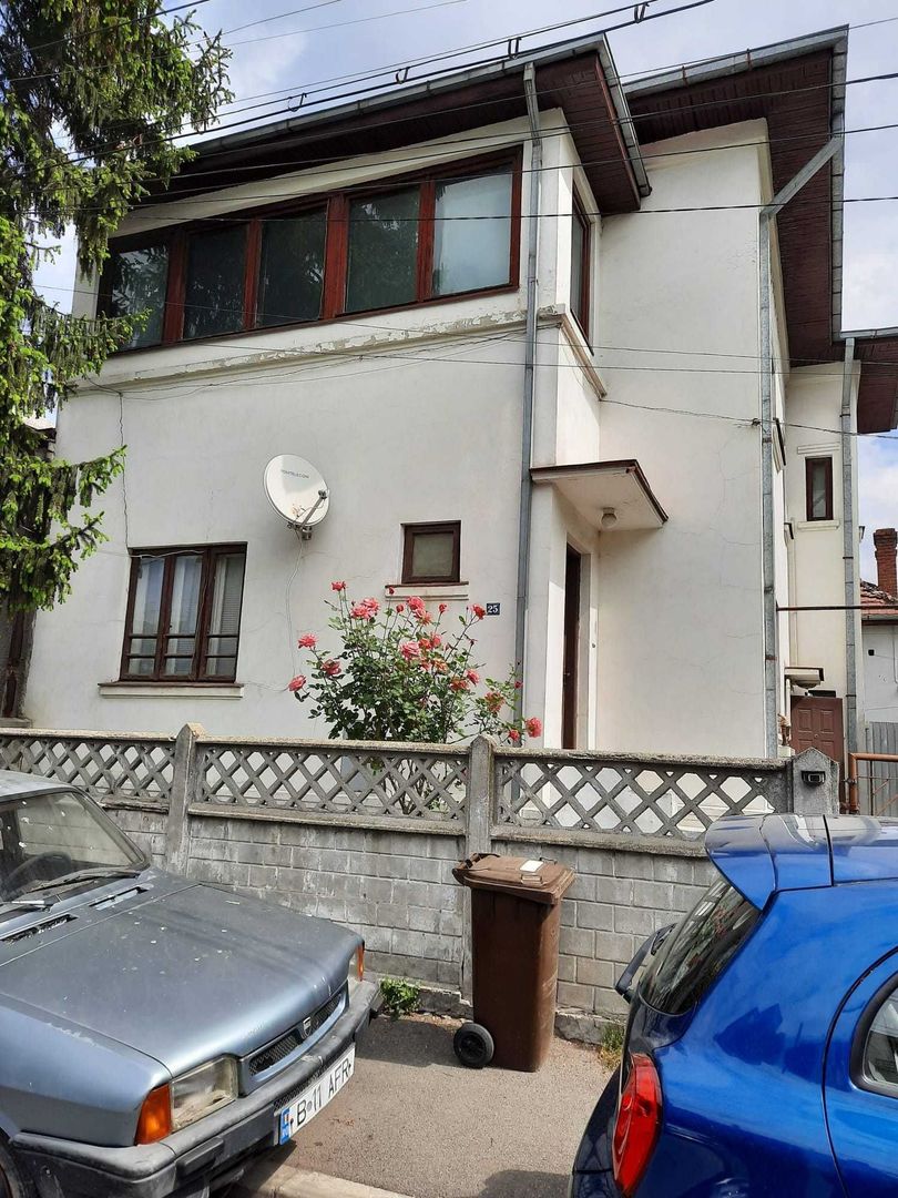 Vilă de vânzare București - Poză 1