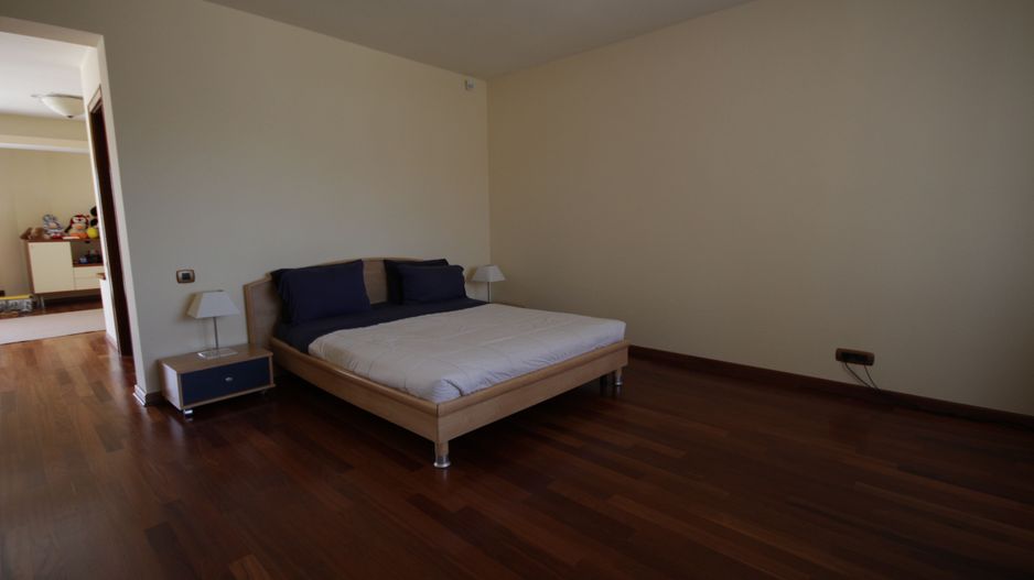 O casa deosebita cu Piscina - Poză 19