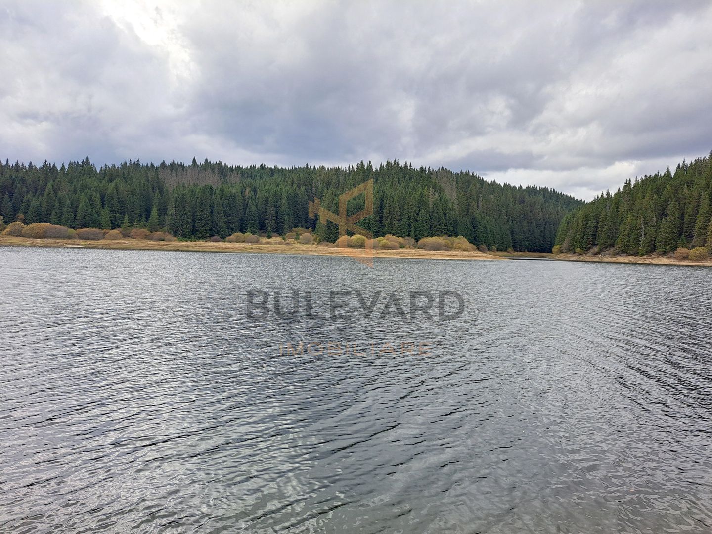 Proprietate unica! Teren generos cu iesire la lac! - Poză 14
