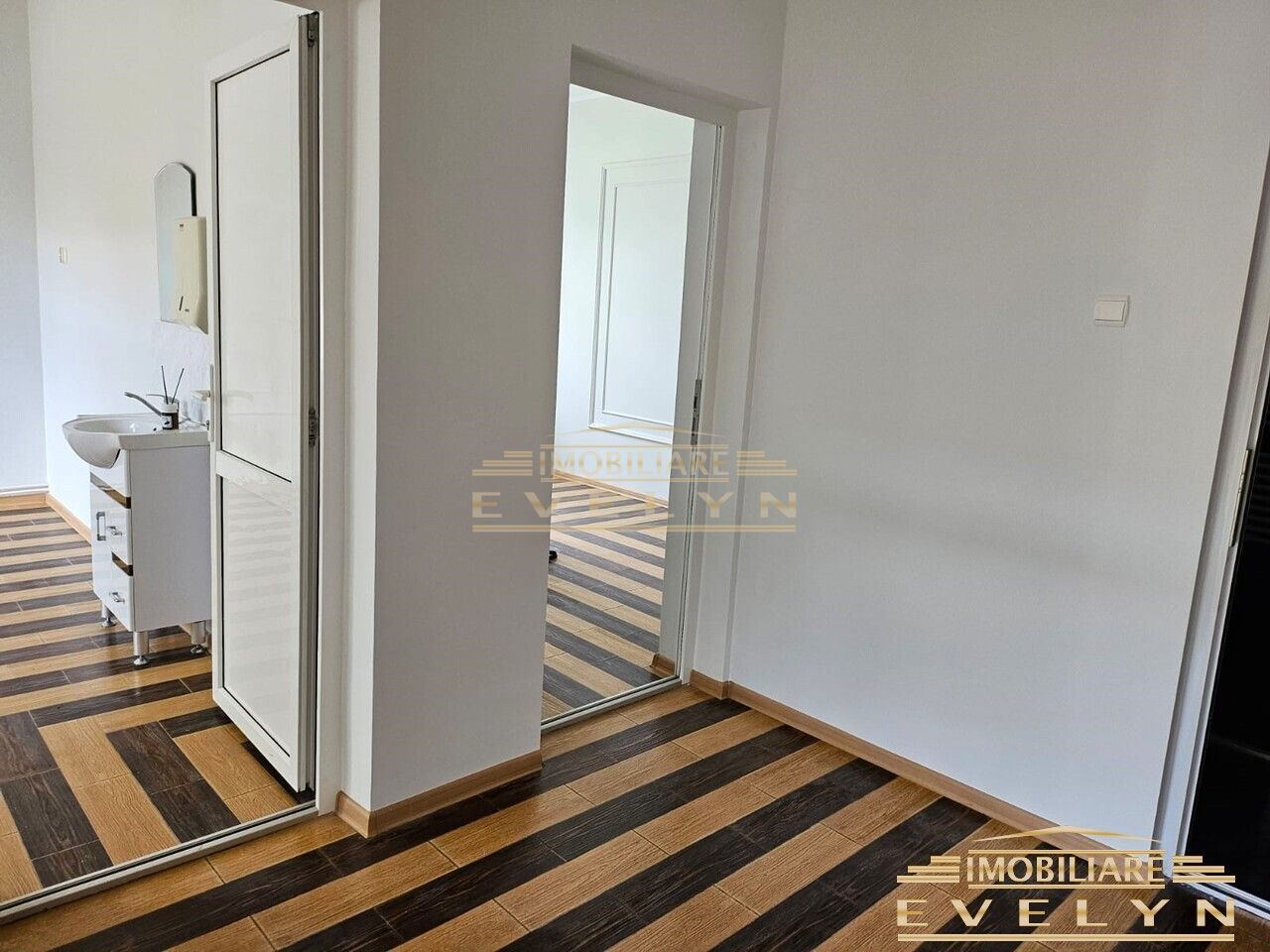 Spatiu comercial de inchiriat/vanzare, suprafata de 76 mp, zona Curtesti - Poză 3