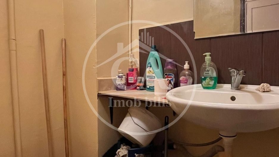 Apartament cu 3 camere de vânzare în zona Rogerius, Oradea - Poză 8