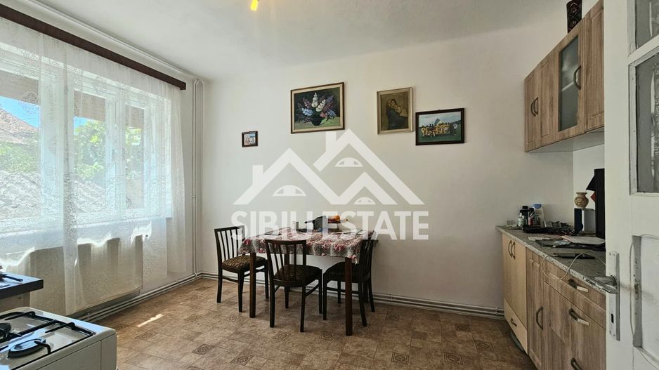 Casa Sibiu central 5 camere, 4 bai - Poză 8