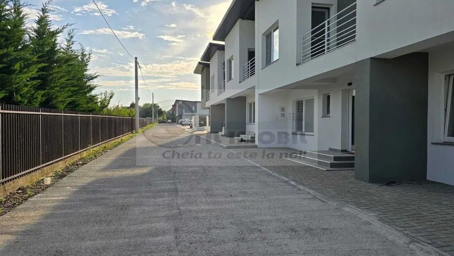 Casa/Vila de inchiriat - 800 euro - Poză 1
