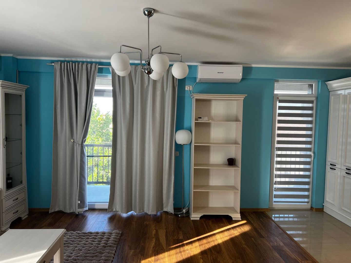 Apartament cu 3 camere, 2 bai si loc de parcare - Poză 6