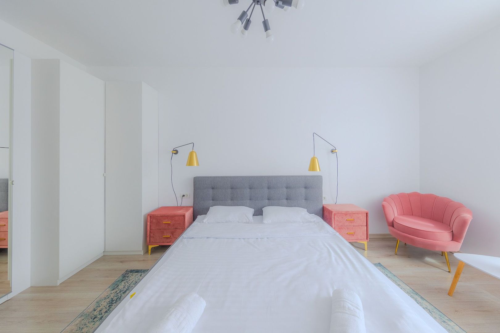 Apartament 3 camere, ultracentral, Oradea. 250 000 E + TVA. Comision 0 - Poză 6