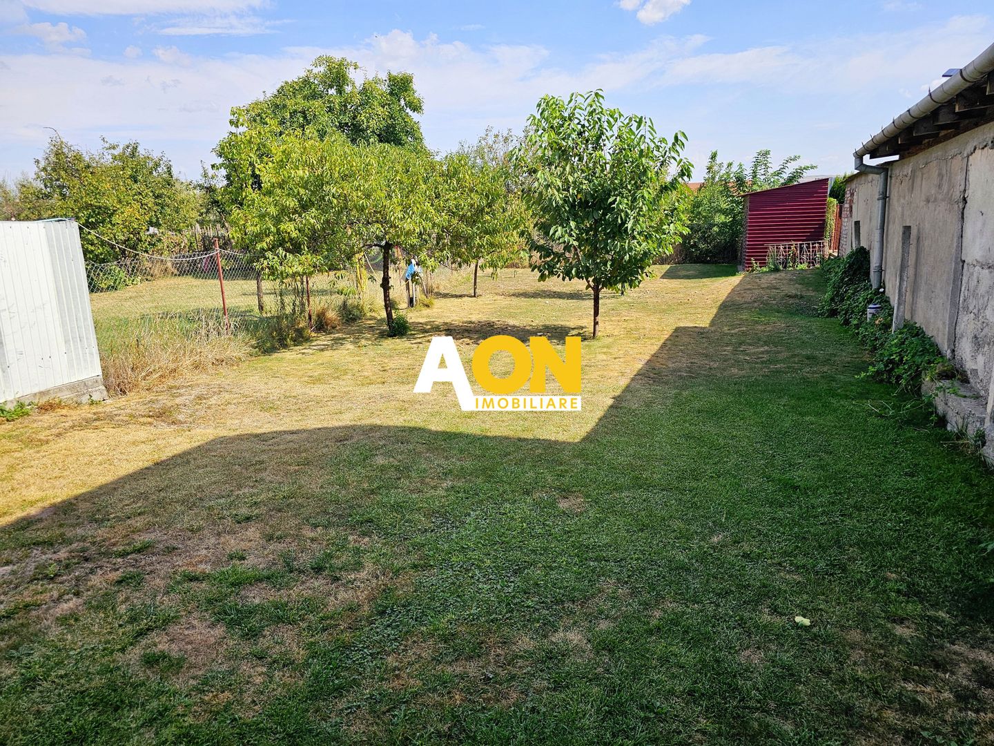 Casa 4 camere, 2 bai, 2 bucatarii, 1050 mp teren, zona Centru - Poză 3