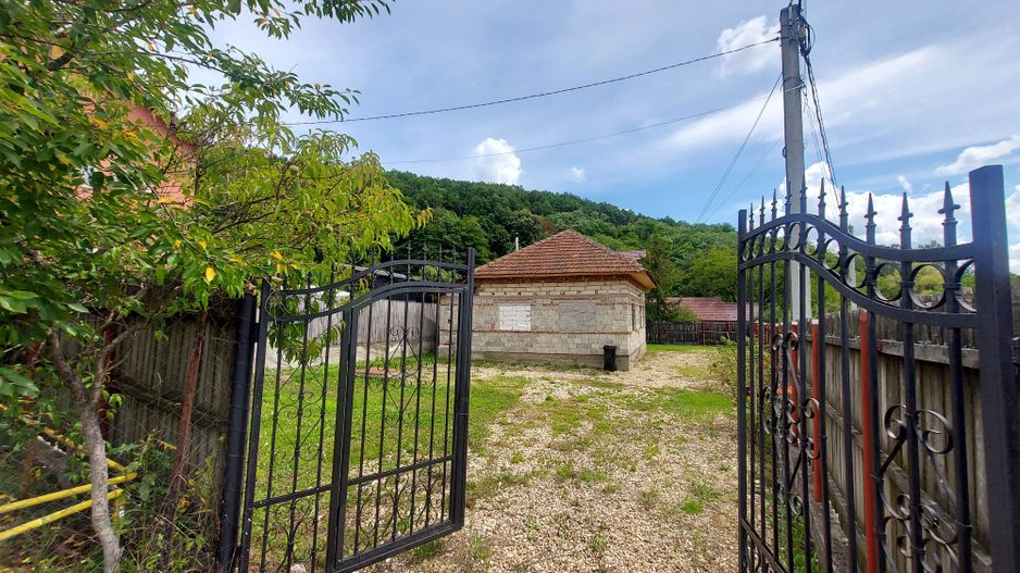 Casa de terminat in Bascov-Valea Ursului, Strada Salcamilor - Poză 6