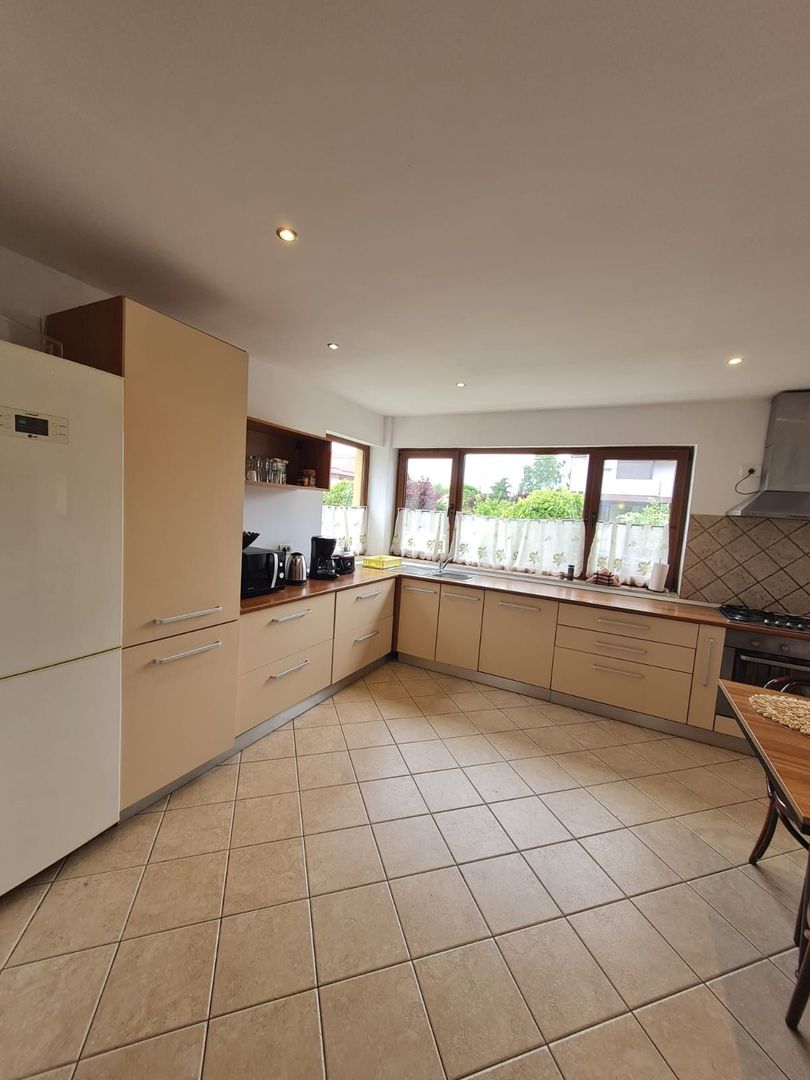 Vila spațioasă și recent renovată în Ghiroda! - Poză 76