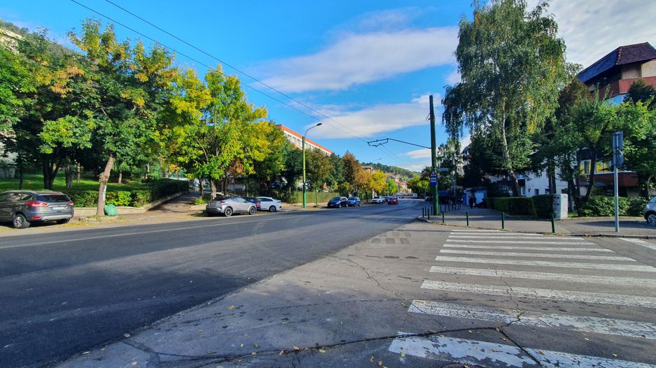 Comision zero.Racadau zona pietonal, 3 camere, 2 bai, parter inalt. - Poză 1