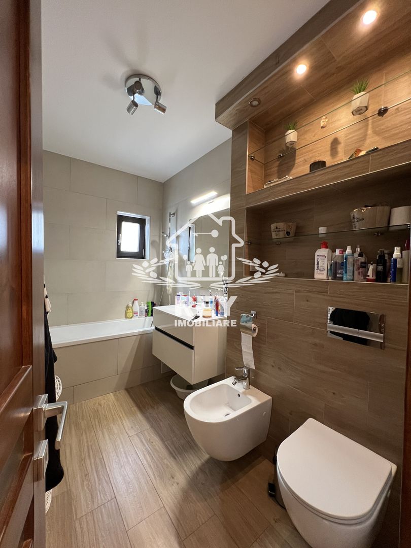 Casă de tip triplex la vânzare 6 camere /Șelimbăr /Secția 1 de Poliție - Poză 10