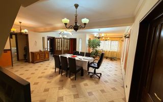 Cauți o casă mare sau spațiu pentru business? Aici le ai pe ambele! - Poză 18