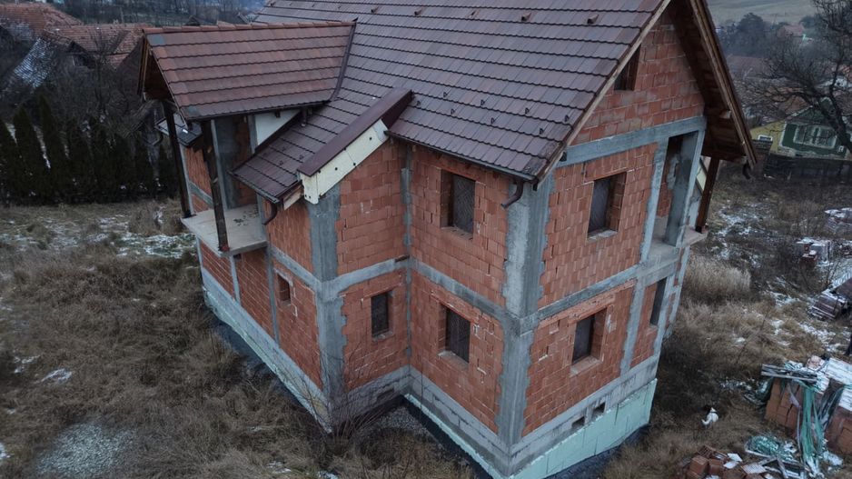De vânzare casă la roșu Chirpăr - Poză 1