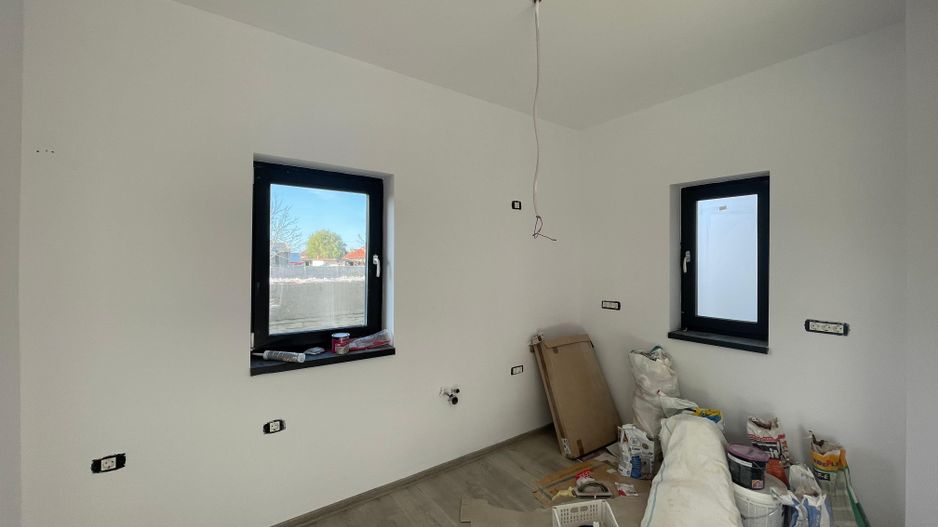 Duplex modern despartit prin baie - Mosnita Noua - Poză 5