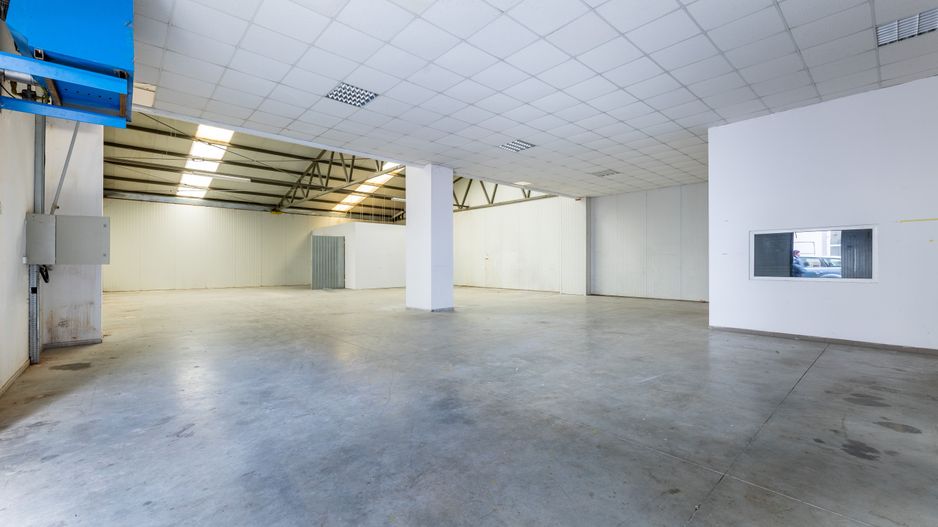 Hală suprafața de 216mp în Arad - Poză 1