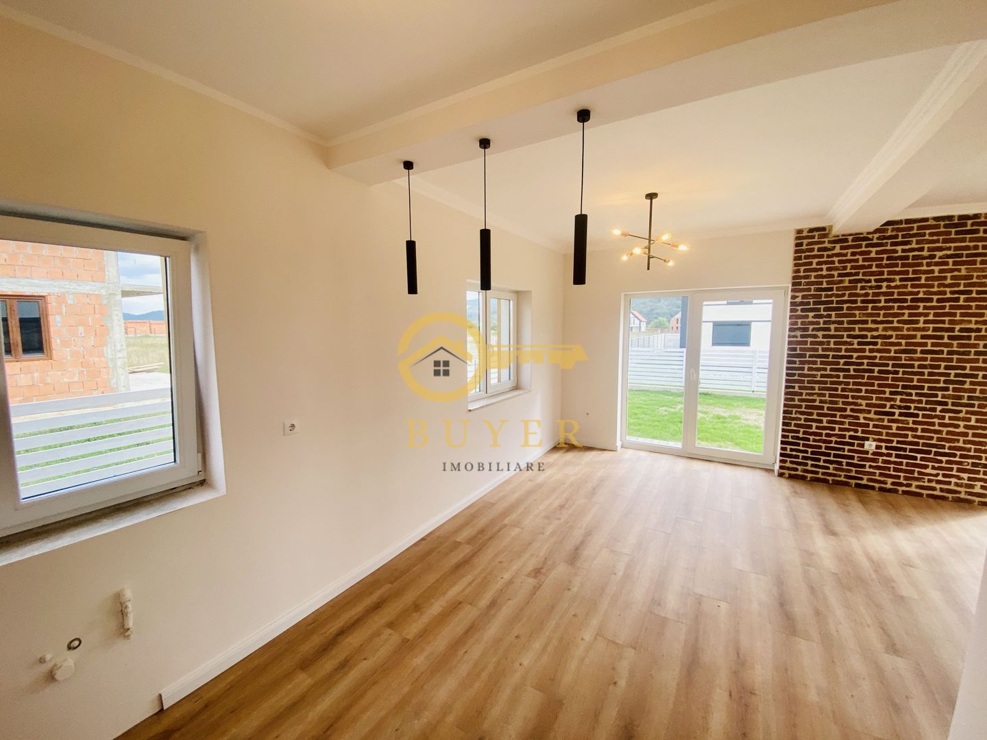 Casa intabulata, finisata LA CHEIE- Talmaciu, zona cu peisaj superb - Poză 4