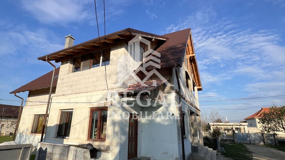 Casă spațioasă de vânzare în Ruși – pentru locuință sau investitie - Poză 2