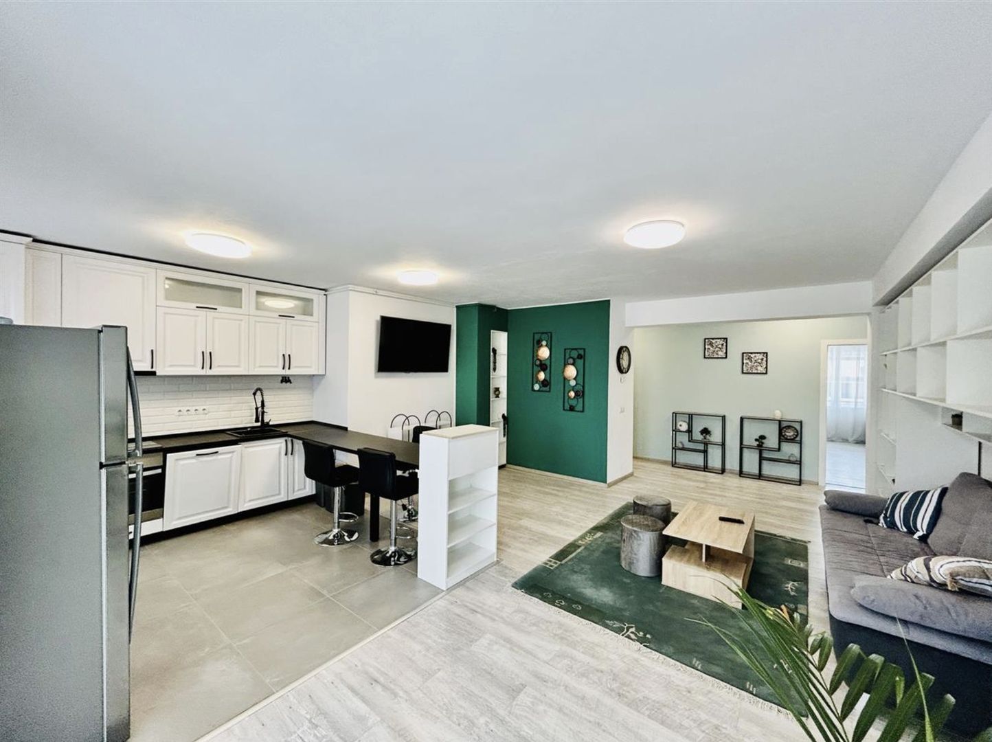 Penthouse la cheie, 4 camere, 2 bai, terasa mare, cart. Kogalniceanu - Poză 1