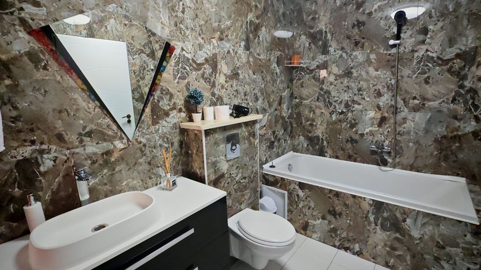 Vila cu 10 camere,pretabil compartimentare in 2 unitati separat,ASTRA. - Poză 20