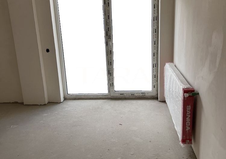 Apartament spațios cu 3 camere și parcare proprie în Florești, Terra. - Poză 1