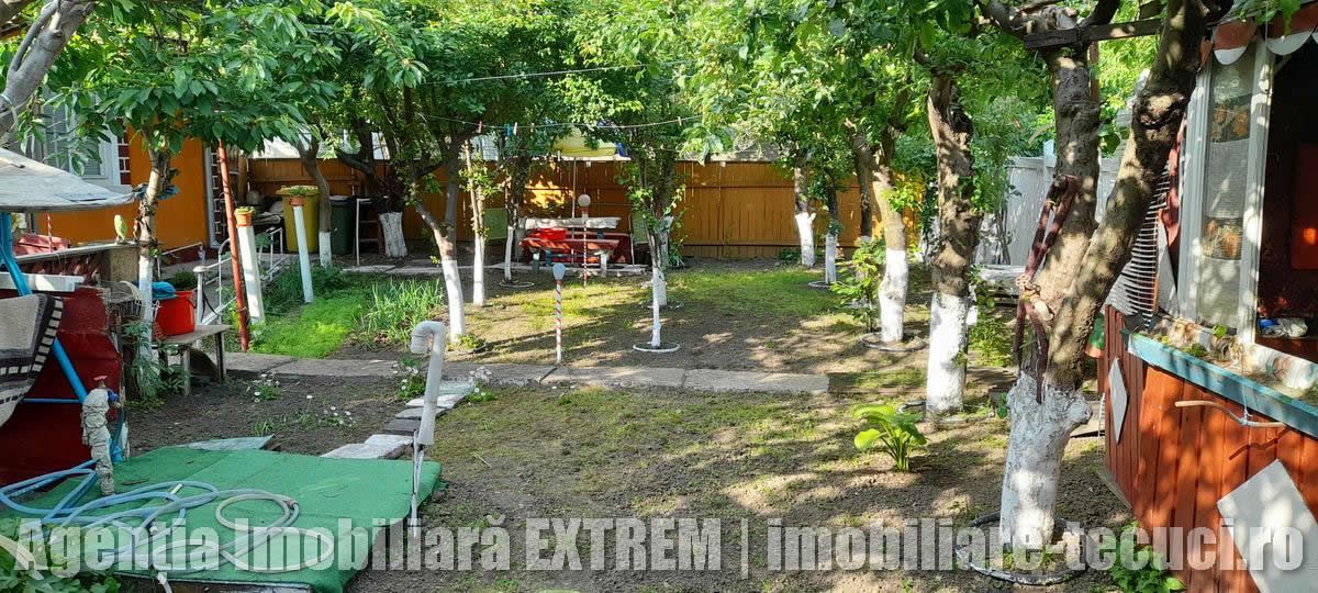 Casă de cărămidă, cu 4 camere, 417mp teren, lăngă Gara de Sud, Tecuci - Poză 3