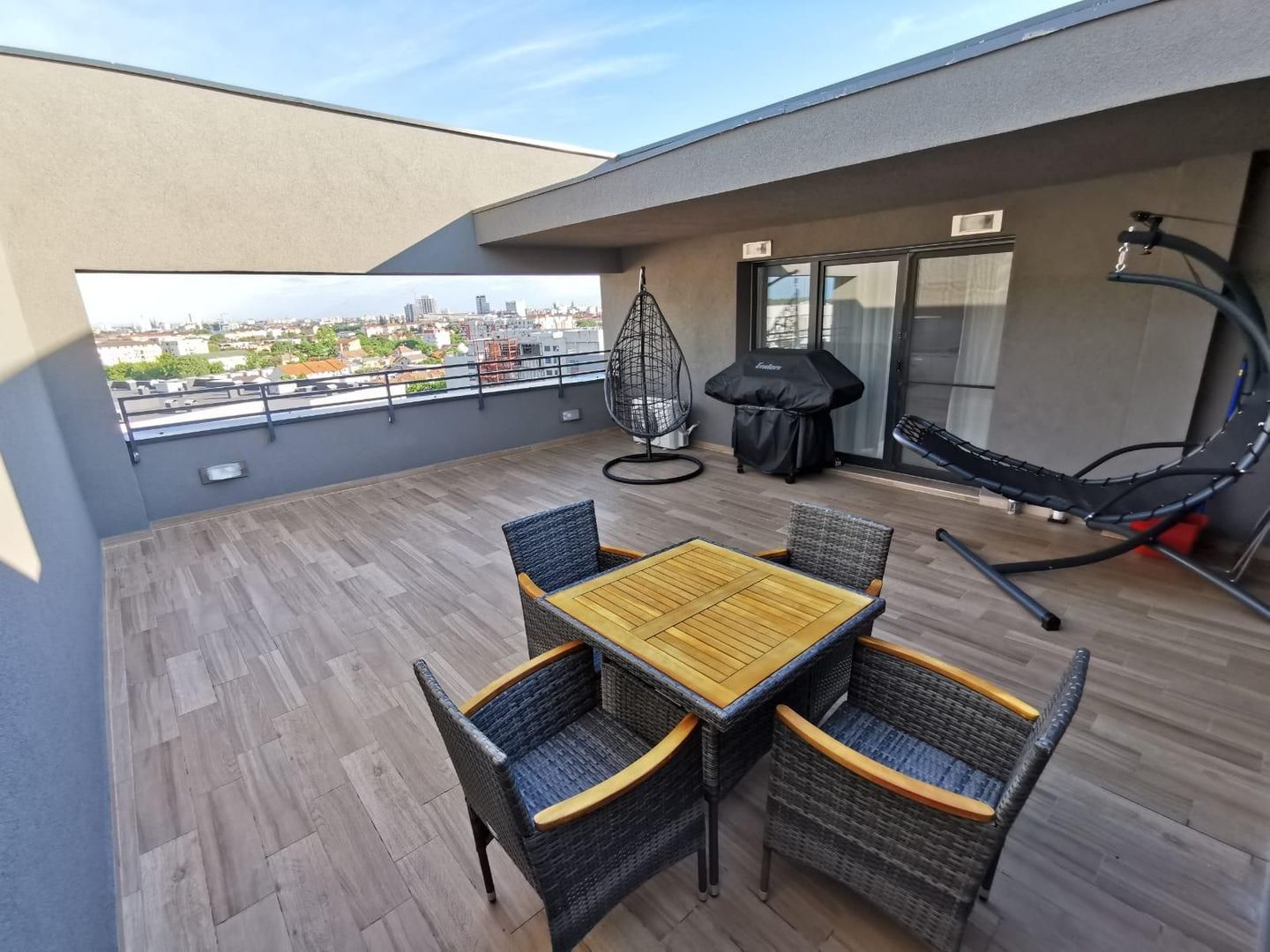 Apartament cu parcare subterana si terasa - Poză 1