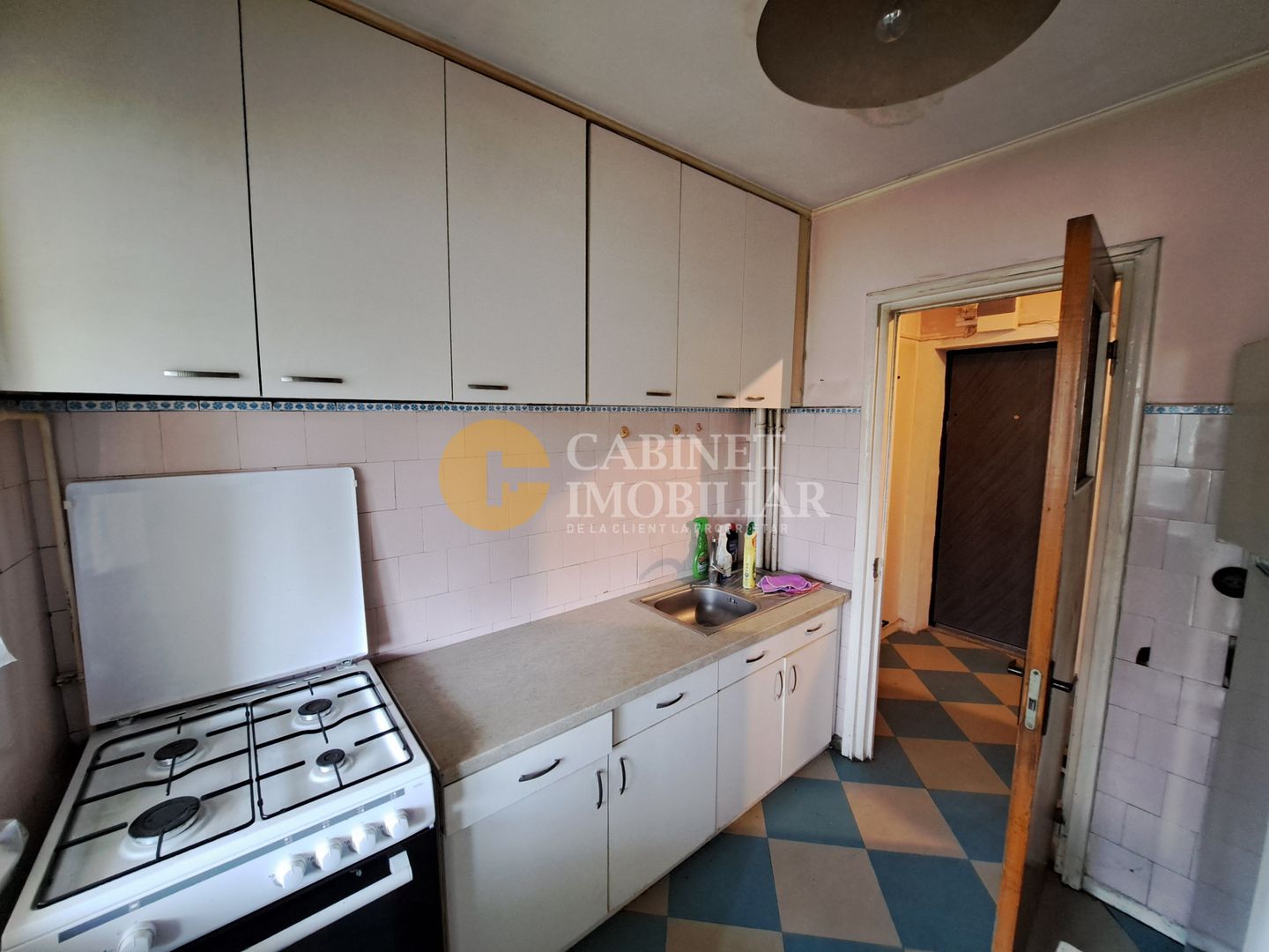 100 mp Ultra-Central: Apartament 4 Camere pe Bd. Independenței (Fără Risc) - Poză 17