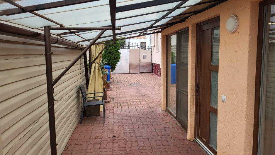 Casă cu piscină interioară -Turnișor - Poză 12