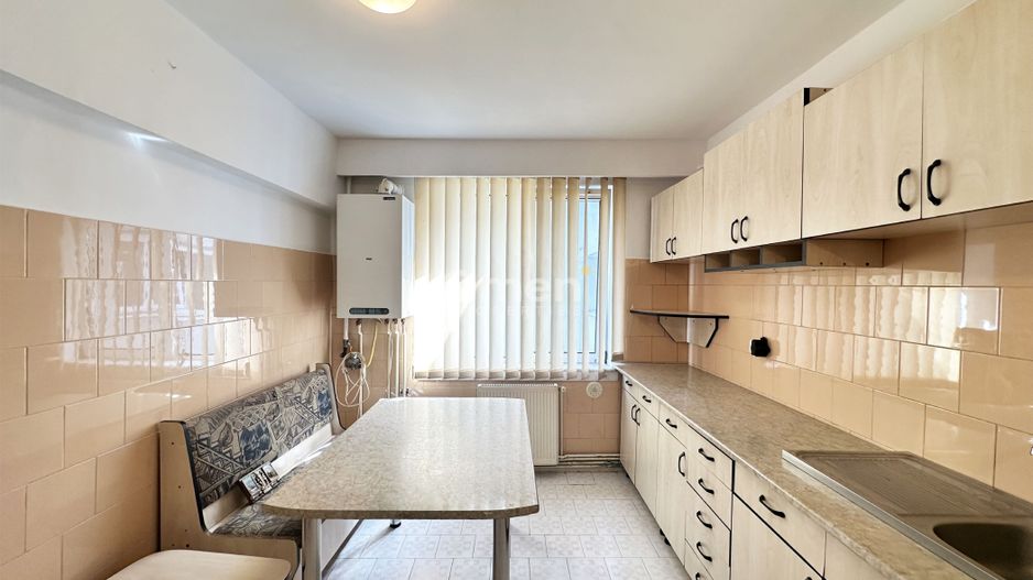 Apartament 4 camere cu garaj ,  b-dul Unirii 118 900 euro - Poză 2