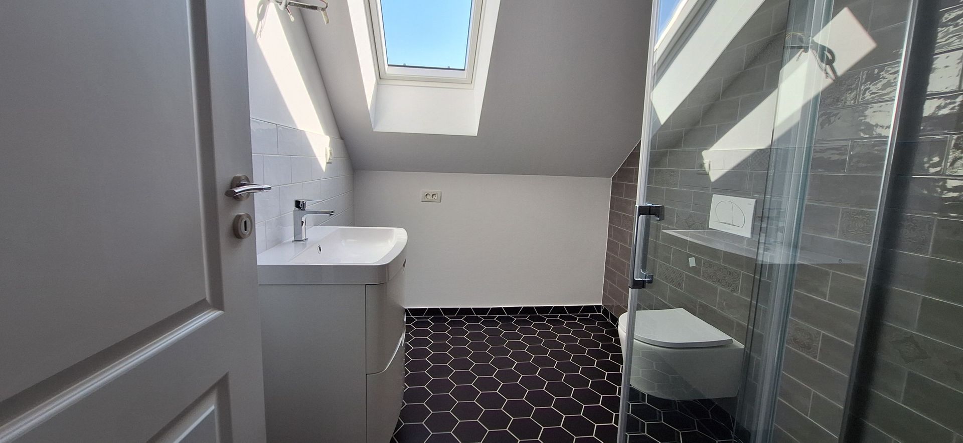 Apartament cu 2 camere si loc de parcare - Poză 11