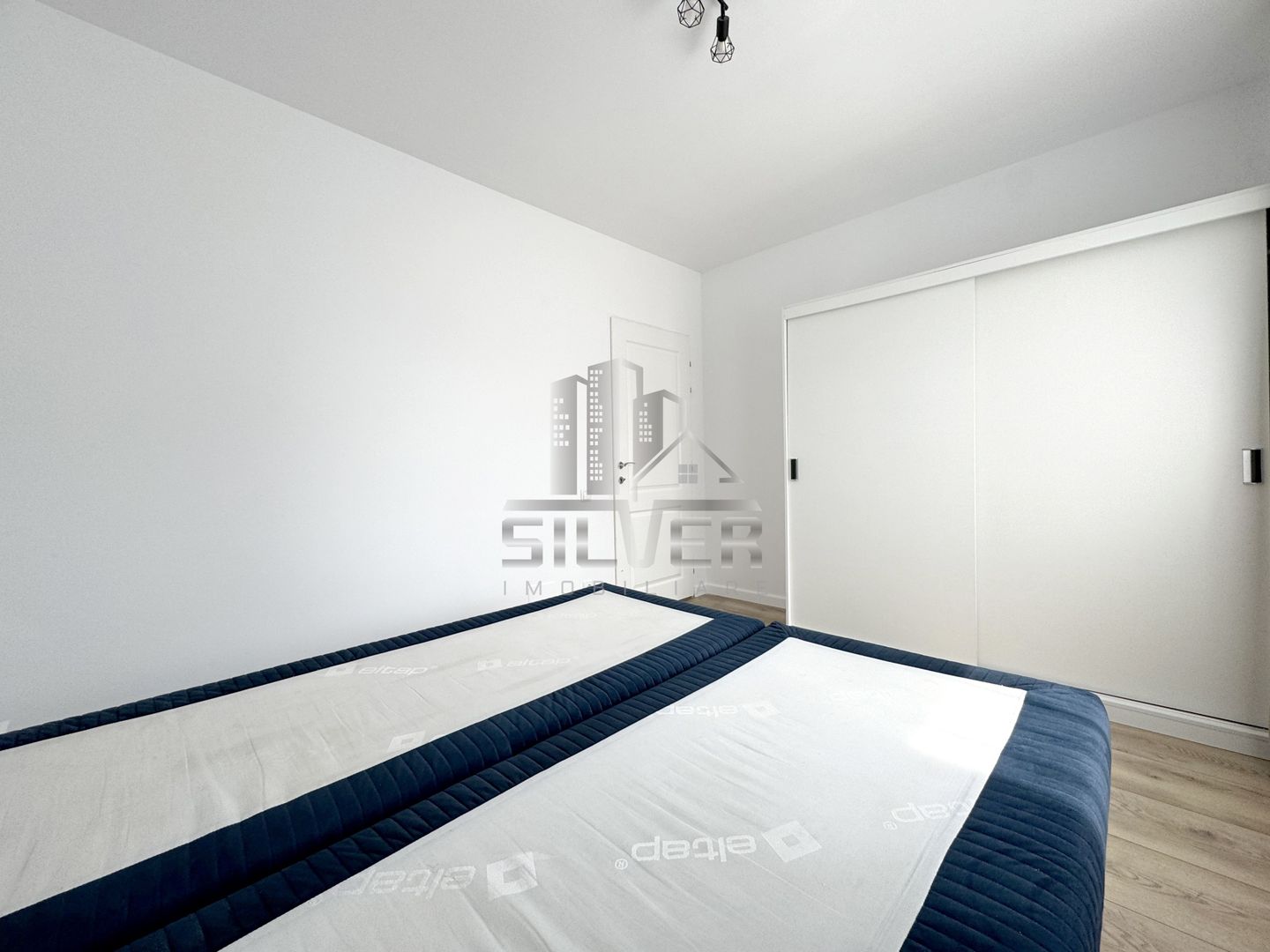 Apartament cu 2 camere/terasa 37 mp/garaj/PET FRIENDLY/Eroilor - Poză 11