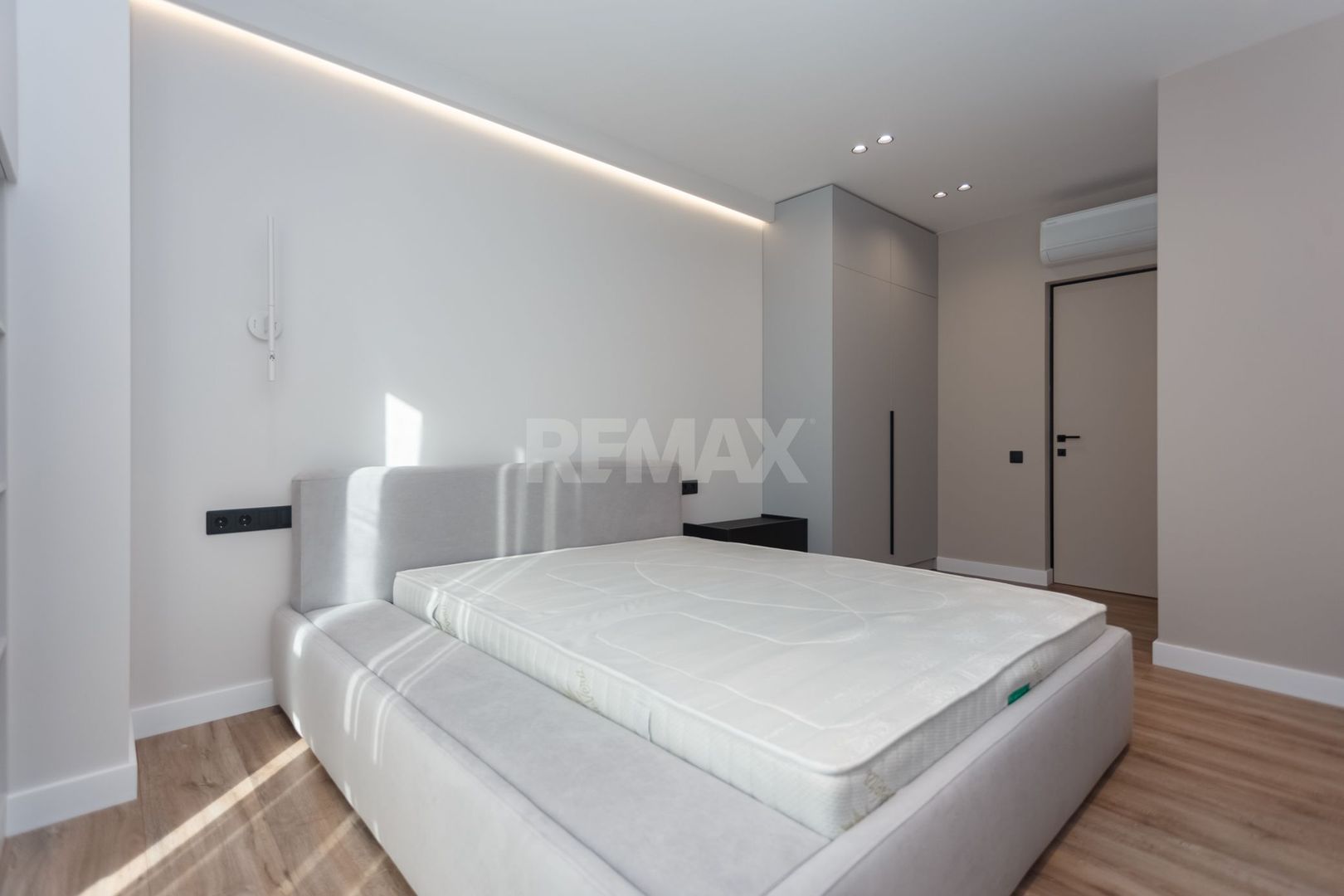 De închiriat apartament, 2 dormitoare, str. Teatrală 3, Centru. - Poză 14