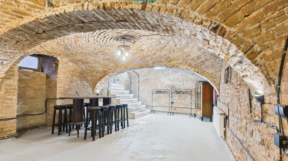 Eleganță subterană - pivniță exclusivistă Arad - Poză 7