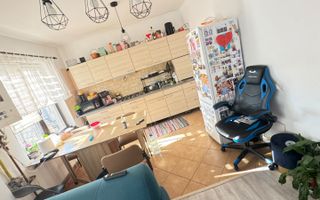 🏡 CASĂ DE VÂNZARE ÎNTR-O ZONĂ BUNĂ – CONFORT, SPAȚIU ȘI POSIBILITATE - Poză 10