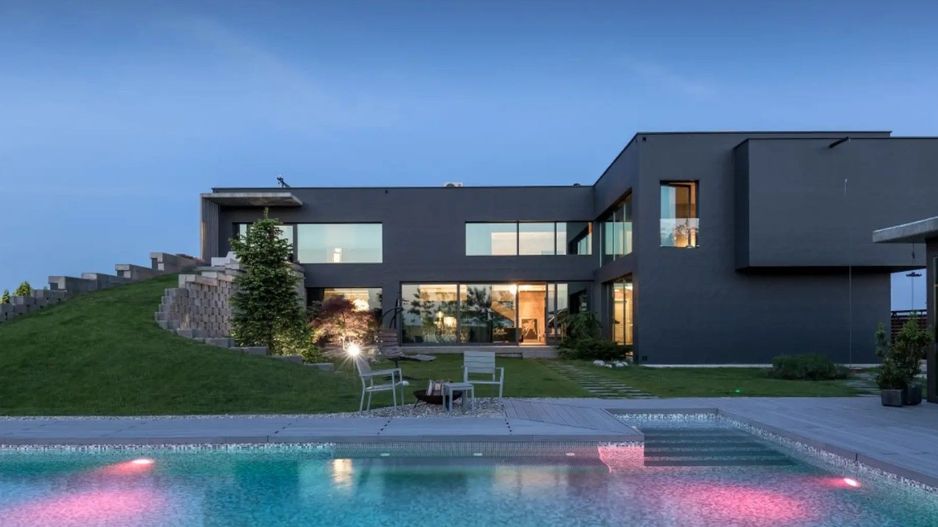 Proprietate unica de vanzare cu 3 corpuri de clădire - Poză 2