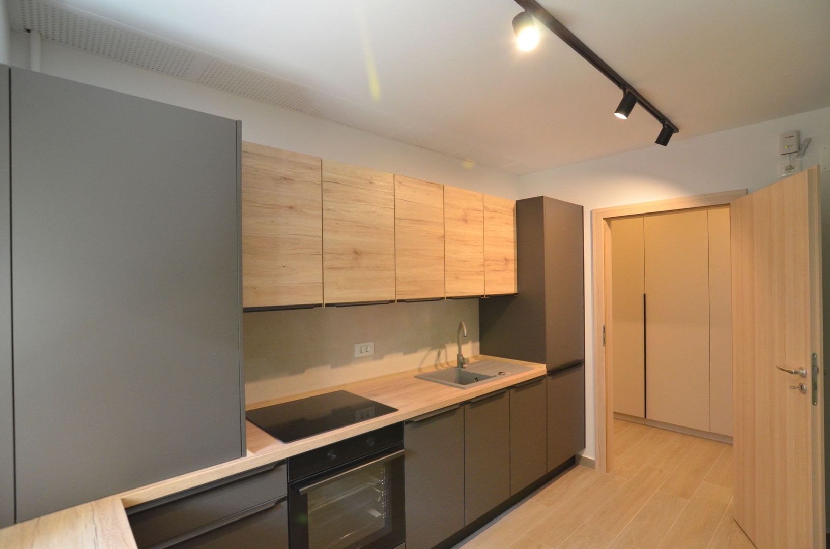 Inchiriere 2 camere cu parcare subterana URBAN PLAZA - Poză 17