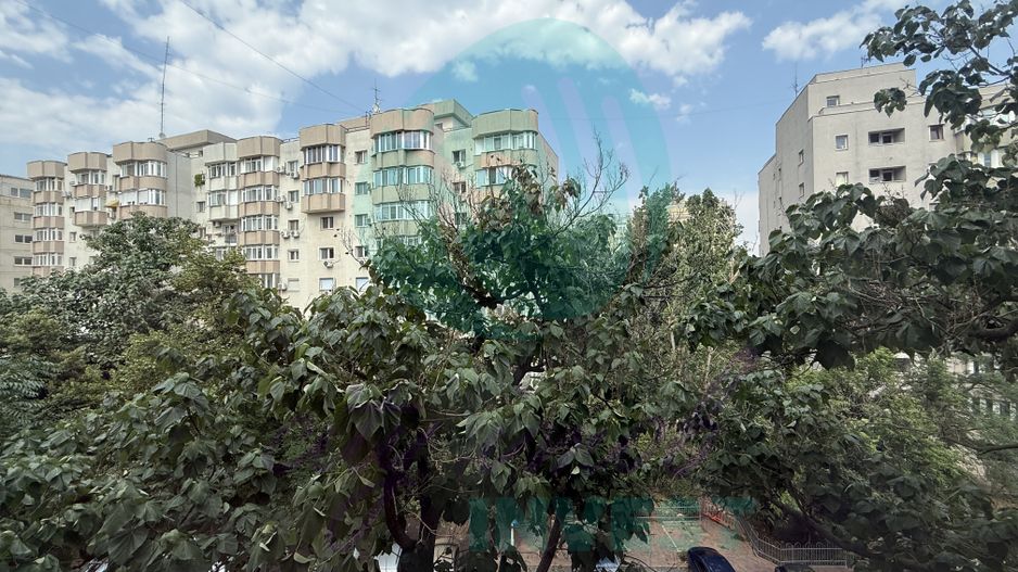 Grasoniera spatioasa la 5 minute de metrou, intr-un bloc mixt - Poză 13