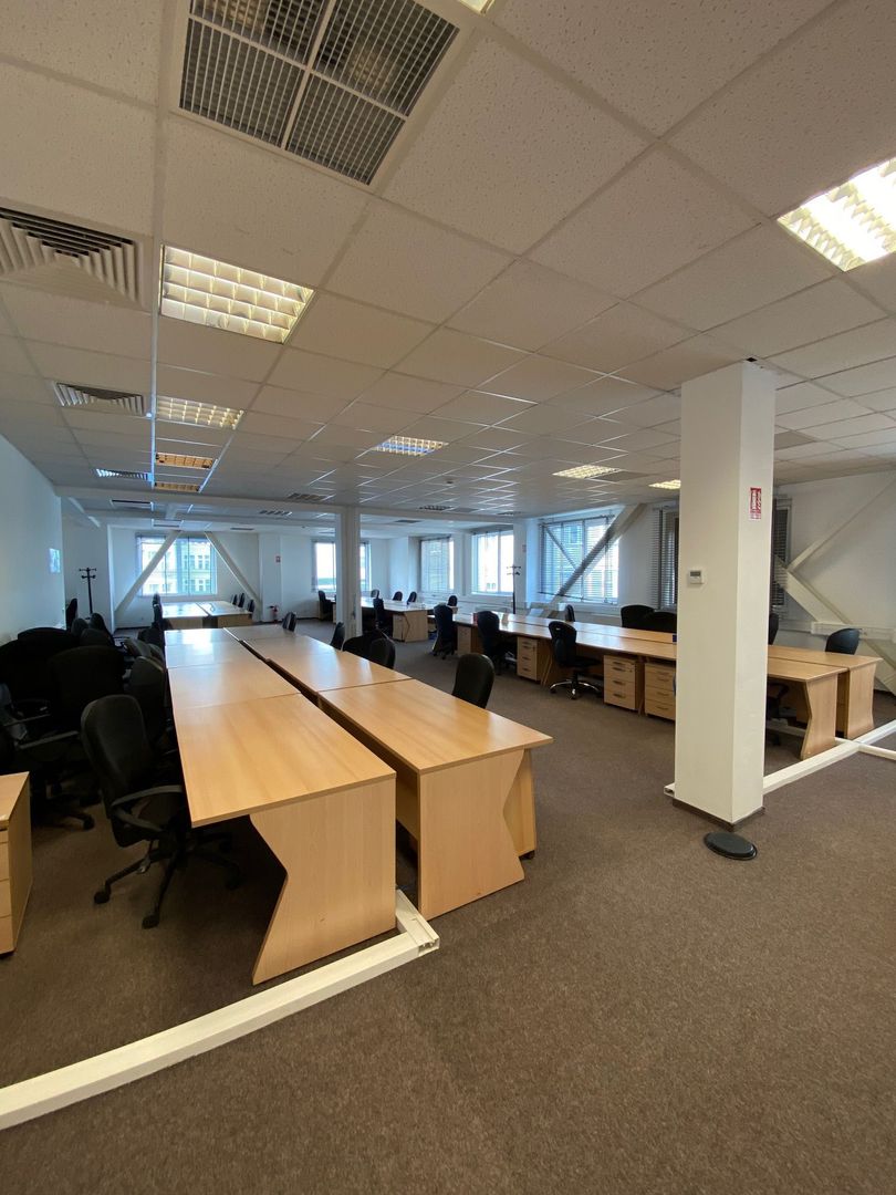 Cladire de  birouri - zona COMPLEX - Poză 18