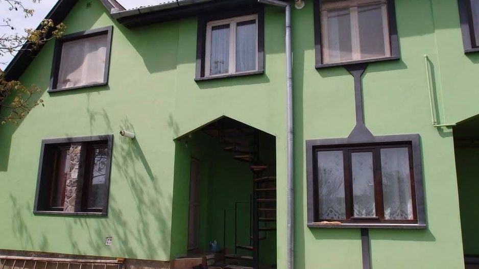 Casă cu etaj, Livezeni - Poză 1