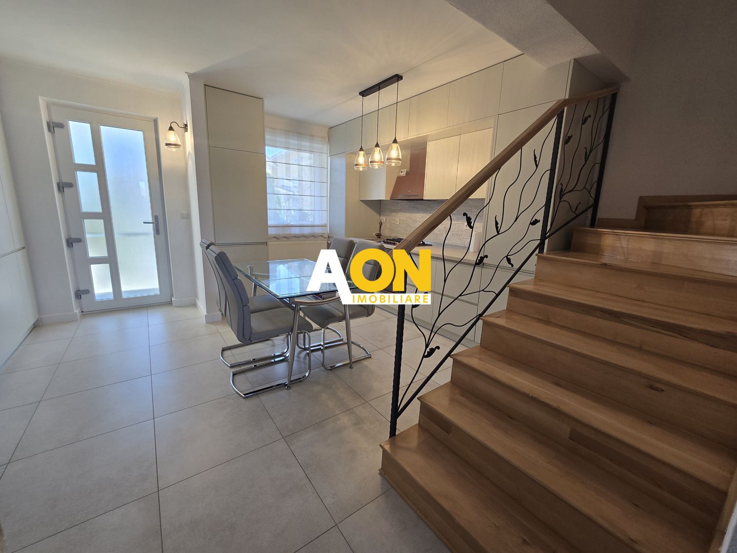 Casa 3 Camere Zona Centru, Complet Renovata si Mobilata - Poză 3