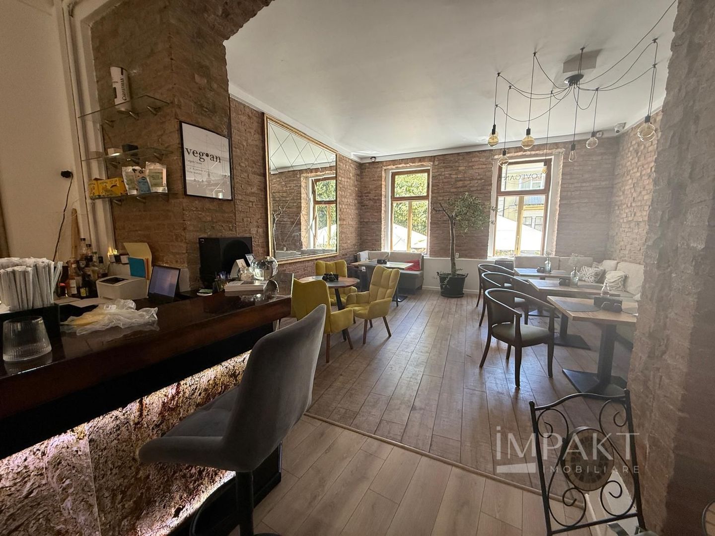 Spatiu comercial ultracentral, cu potențial si pozitie de exceptie! - Poză 1