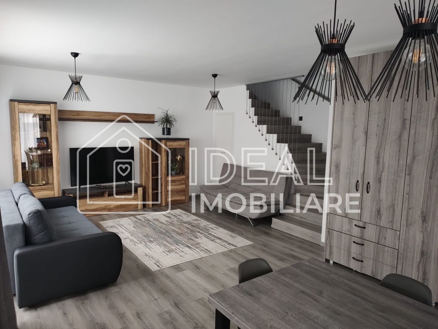 Casa Moderna  La CHEIE cu 4 camere si terasa, zona Pictor Brana - Poză 1