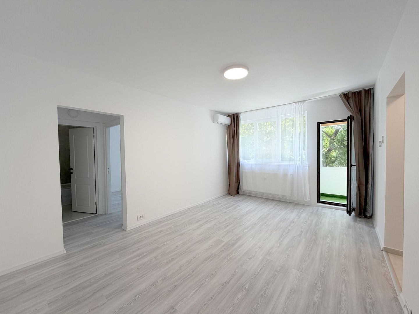2 camere | centrala proprie | langa metrou | vedere spate  | Bd Ion Mihalache - Poză 2