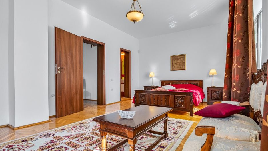 Casa pe 3 niveluri | Terasa cu priveliste | 3 parcari | Pozitie centrala - Poză 18