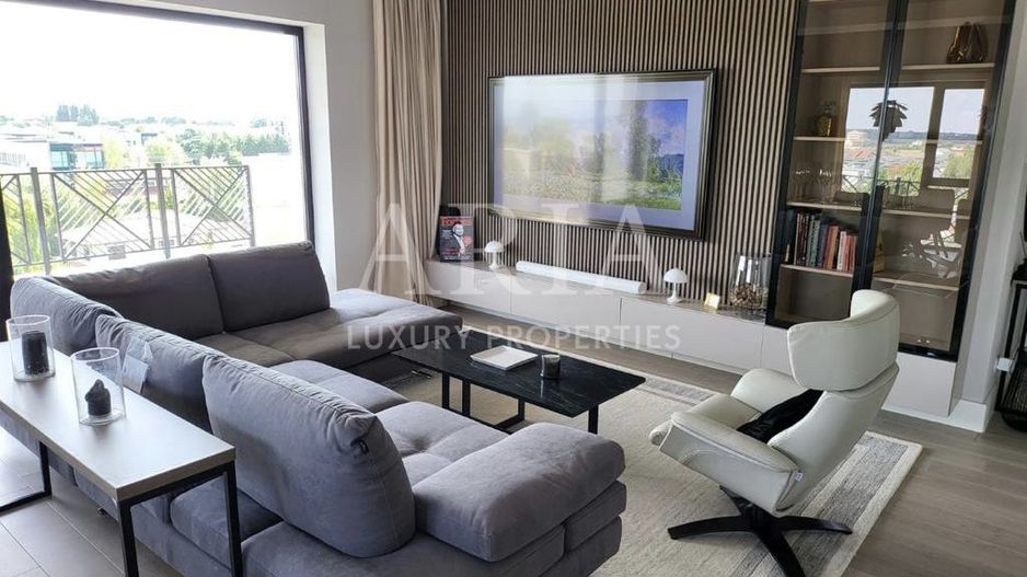 Penthouse superb - rooftop vedere către pădure - Poză 1