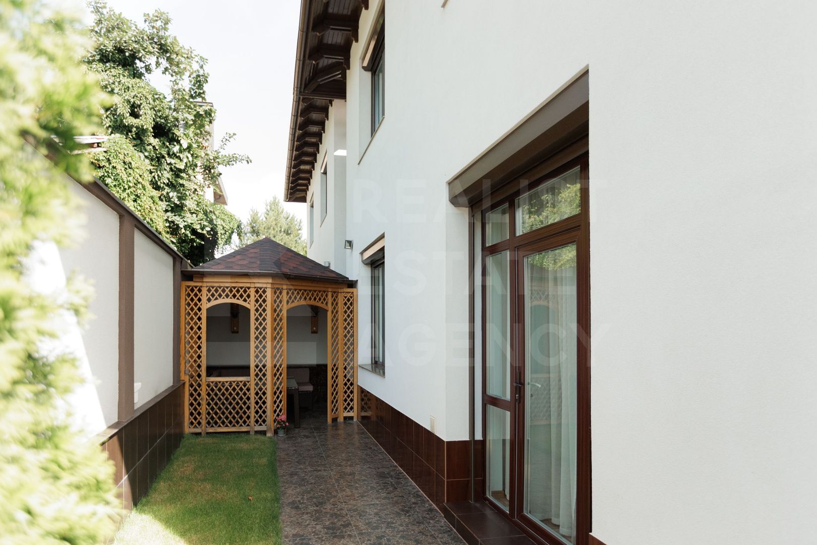 Chirie, casă, 2 nivele, 5 camere, str. George Meniuc, Centru - Poză 24