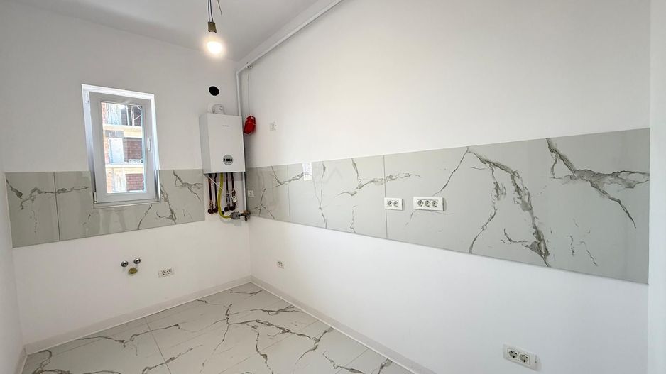 Bloc FINALIZAT la asfalt. Decomandat. - Poză 4