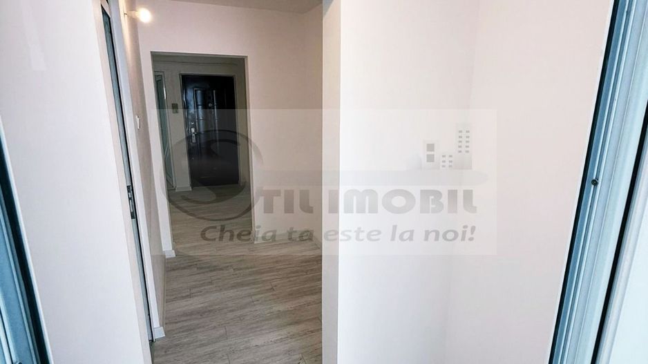 Liber, apartament 3 camere Nicolina 1, renovat modern, baie cu geam - Poză 8