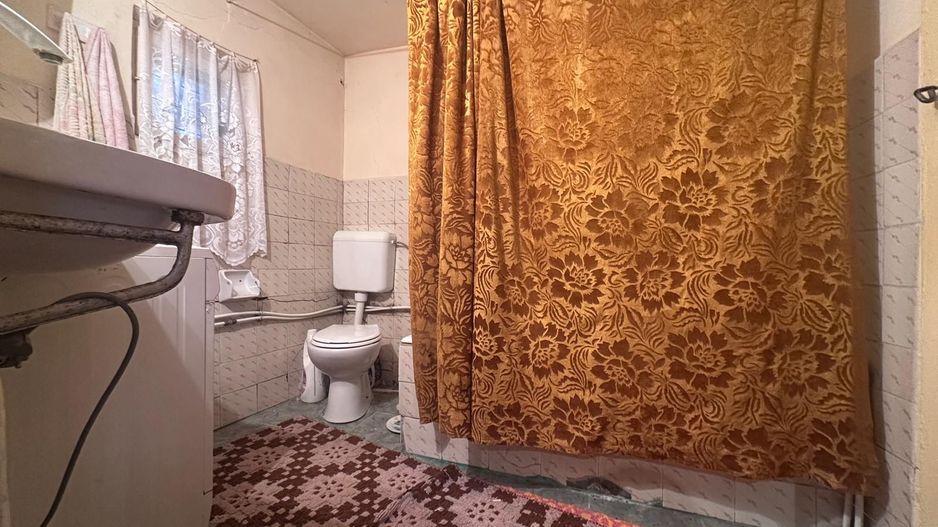 Vanzare casă cu teren mare în satul Cazaci – aproape de Târgoviște - Poză 9