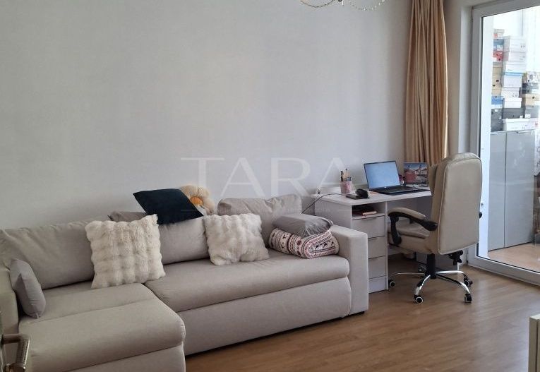 Apartament 2 camere decomandat, etaj 1, renovat parțial. - Poză 1