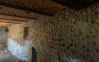 Castel cu vedere panoramică pe dealul Șiriei - Poză 8